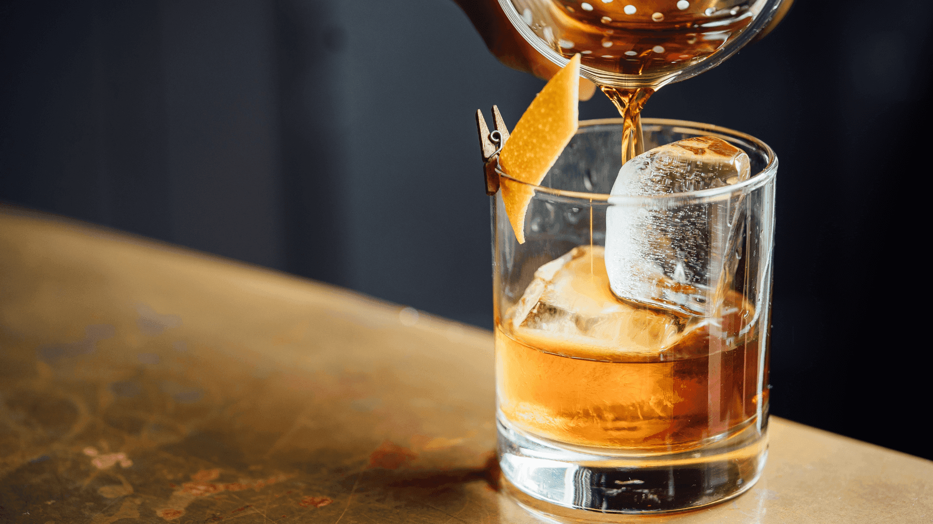 pouring-low-ball-cocktail