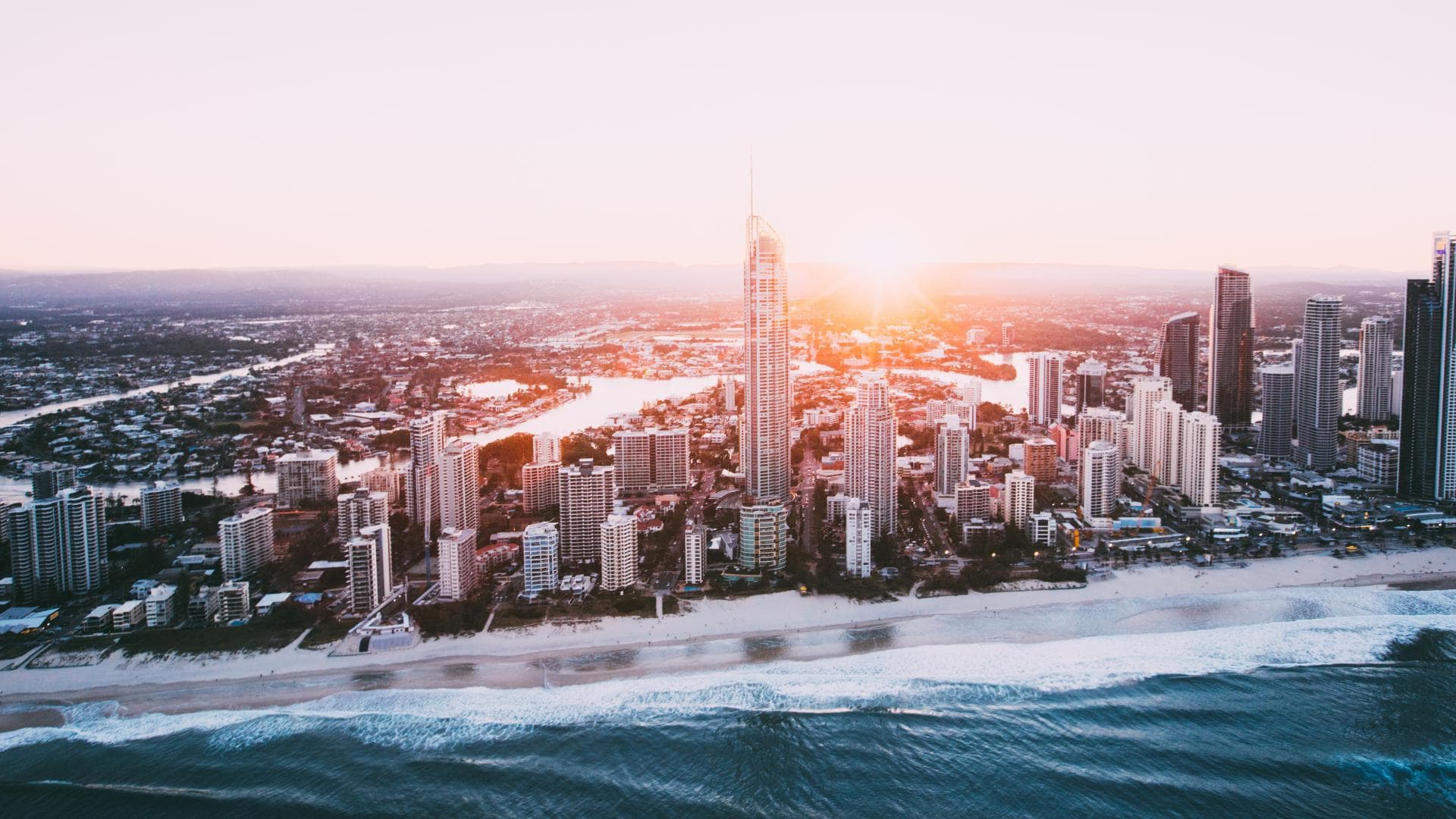 Stunning-Surfers-Paradise-Location